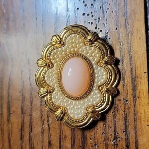Avon Vintage Victorian Style Pearl Pink Cabochon Brooch Pin
